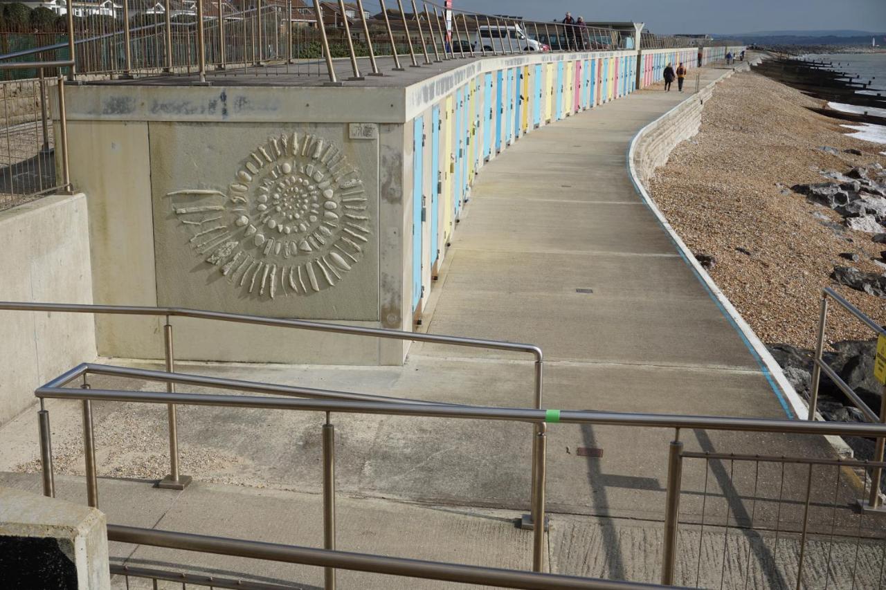 Dotty'S Retreat Milford on Sea Exterior photo