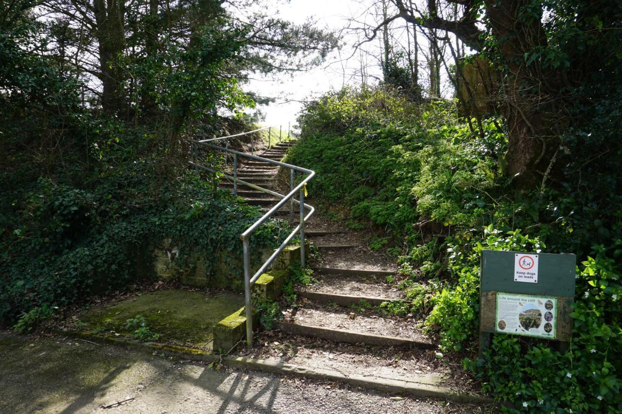 Dotty'S Retreat Milford on Sea Exterior photo